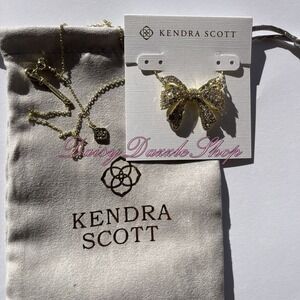 ✨New Kendra Scott Gold Krista Bow Short Pendant Necklace in White Mix✨